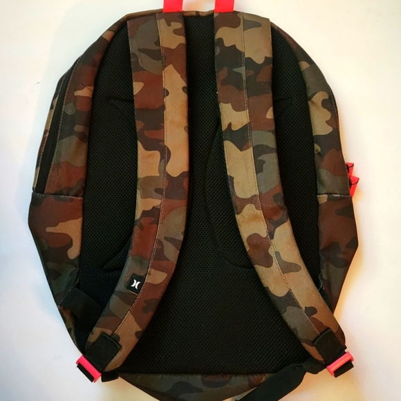 Hurley "Shark Bite" Camo Backpack - Picture 2 of 4